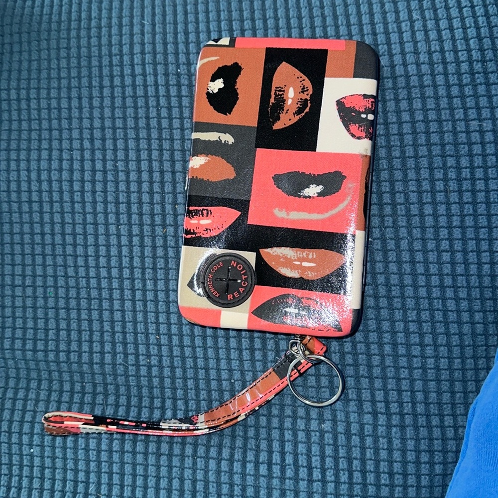 Wristlet purse